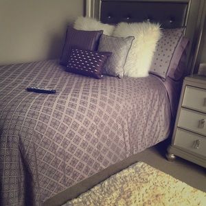 Full size duvet cover, shams & decorative pillows